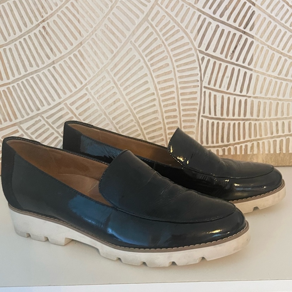 Black Friday sale!!! Vionic Kensley Black patent loafer with white sole.